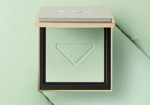 Prada Reset Rebalancing Setting Powder: Bedak Tahan Lama dan Ringan
