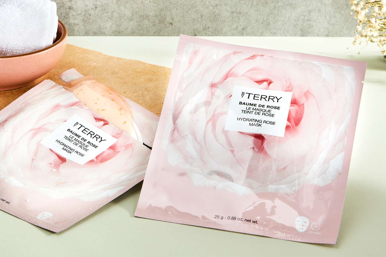 By Terry Baume de Rose Hydrating Sheet Mask: Masker Wajah untuk Kulit Lembap